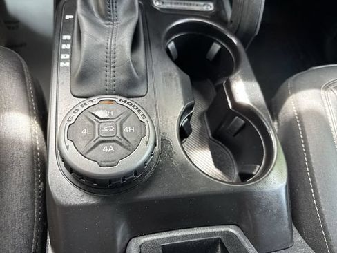 Used 2025 Ford Bronco Badlands AWD/4WD image 32
