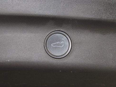 Used 2021 Tesla Model Y Long Range image 16