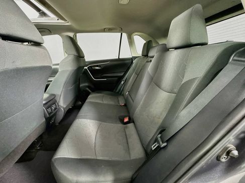 Used 2020 Toyota RAV4 XLE w/ Convenience Package FWD image 29