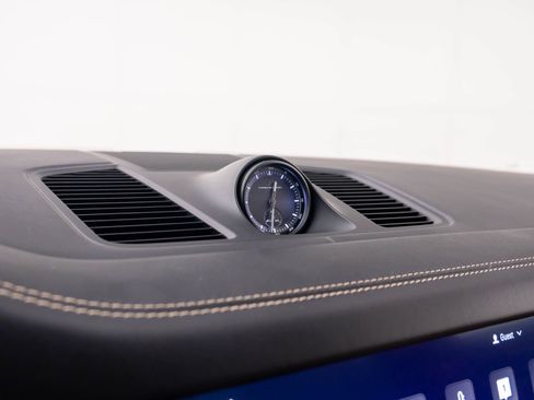 Used 2023 Porsche Cayenne Turbo S AWD/4WD image 28