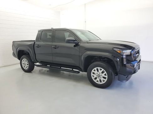 Used 2025 Toyota Tacoma SR RWD image 4
