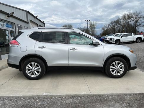 Used 2016 Nissan Rogue SV w/ SV Moonroof Package image 8