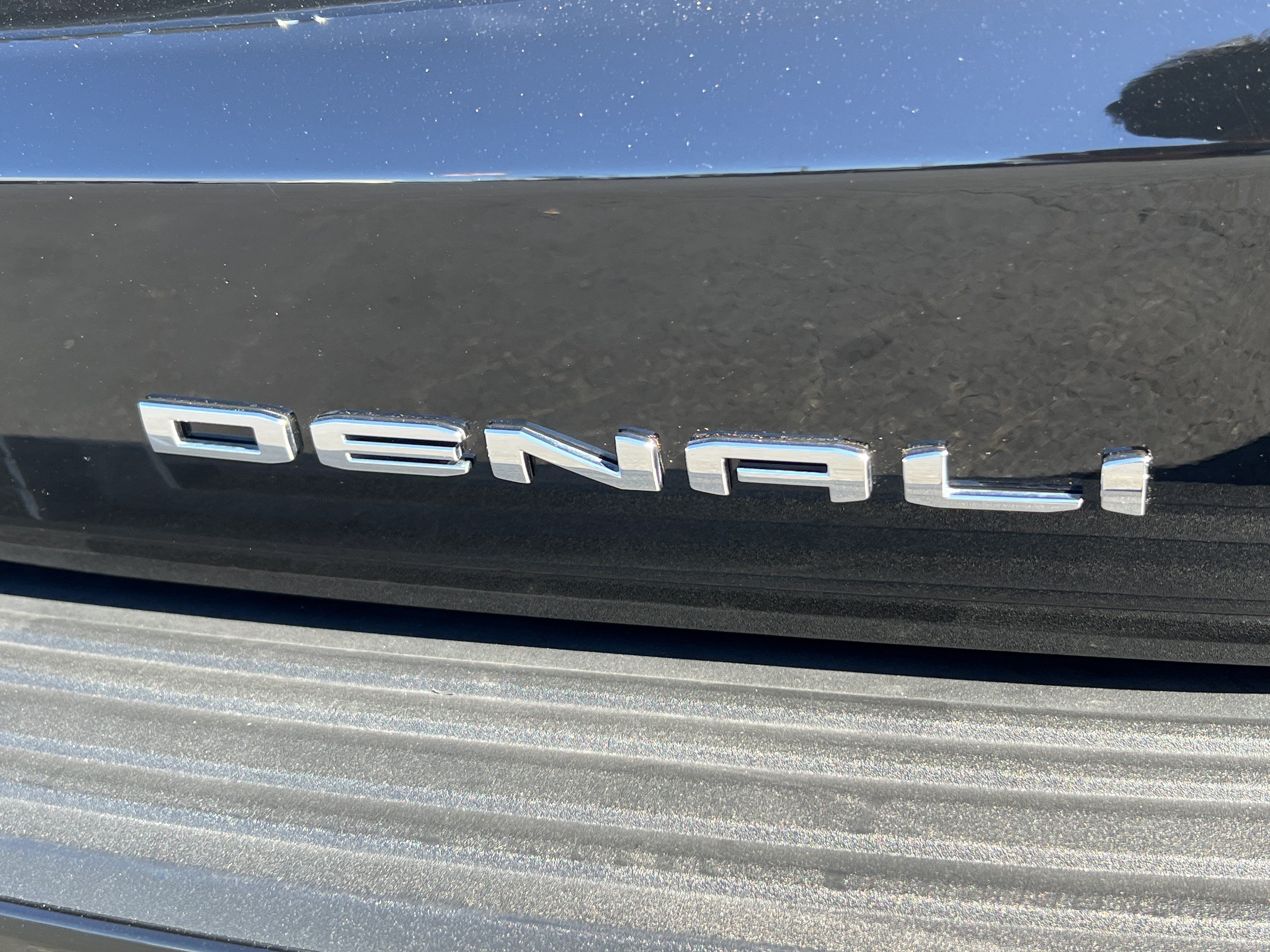 Used 2024 GMC Yukon Denali w/ Denali Reserve Package AWD/4WD image 10