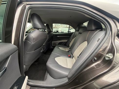 Used 2020 Toyota Camry XLE FWD image 20