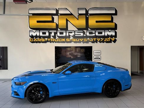 Used 2017 Ford Mustang GT Premium w/ Black Accent Package RWD image 6