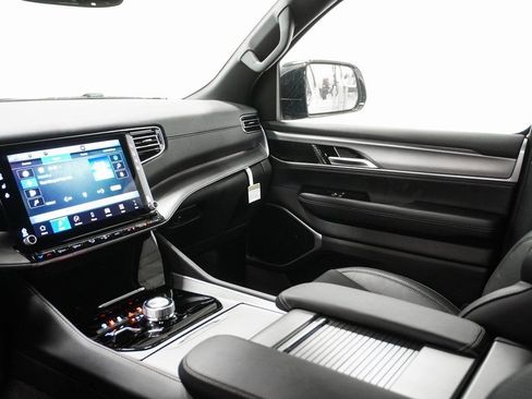 New 2026 Jeep Grand Wagoneer image 17