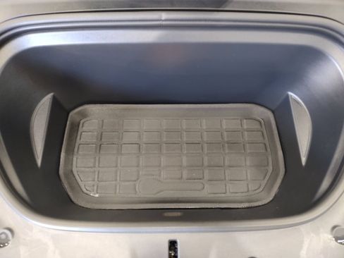 Used 2023 Tesla Model Y Long Range AWD/4WD image 6