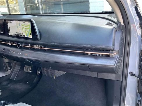 Used 2025 Nissan Ariya FWD image 16
