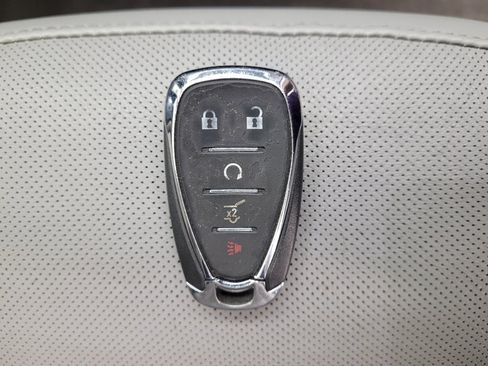 Used 2019 Chevrolet Traverse Premier w/ Driver Confidence II Package FWD image 32
