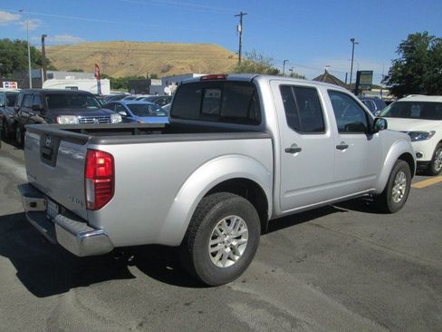Used 2015 Nissan Frontier SV AWD/4WD image 3