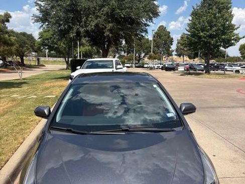 Used 2022 Toyota Prius LE FWD image 4