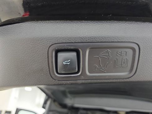 Used 2019 Ford Expedition XLT w/ Equipment Group 202A AWD/4WD image 35