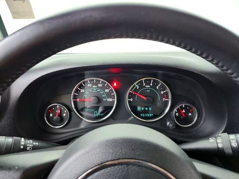 Used 2017 Jeep Wrangler Unlimited Sahara w/ Connectivity Group AWD/4WD image 18