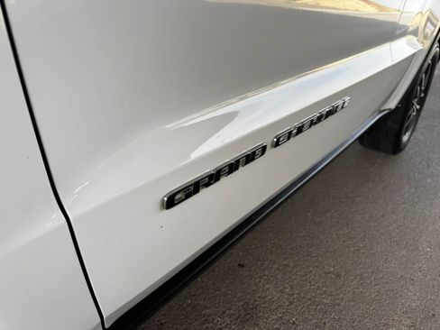 Used 2021 Jeep Grand Cherokee Limited w/ Trailer Tow Group IV image 9