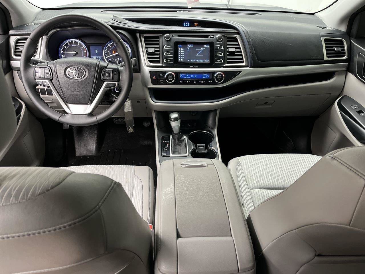 Used 2014 Toyota Highlander Plus AWD/4WD image 4