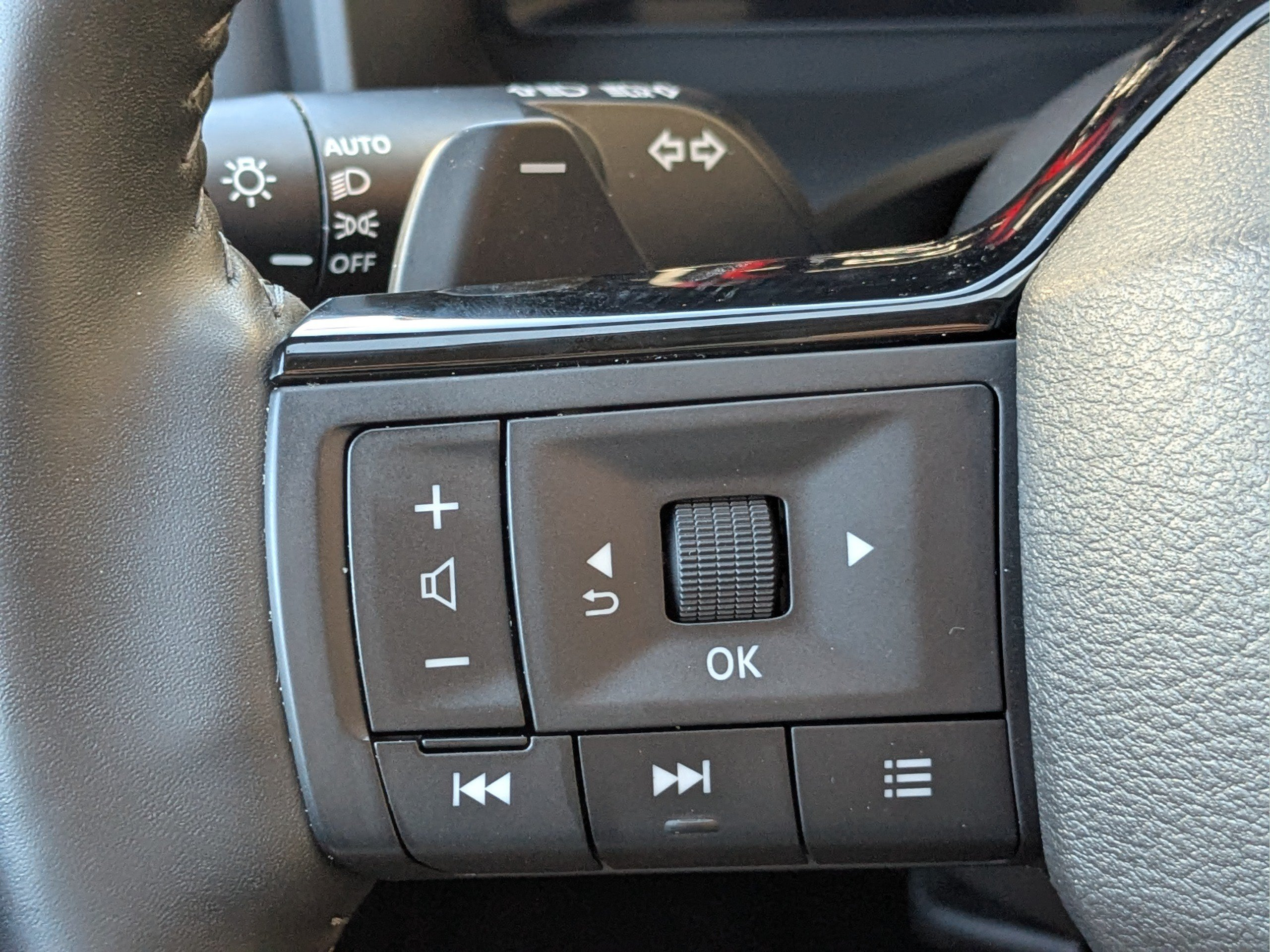 Used 2025 Nissan Rogue Platinum w/ Platinum Premium Package AWD/4WD image 23