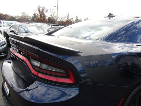 Used 2017 Dodge Charger R/T image 9