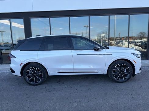 New 2026 Lincoln Nautilus Reserve image 2