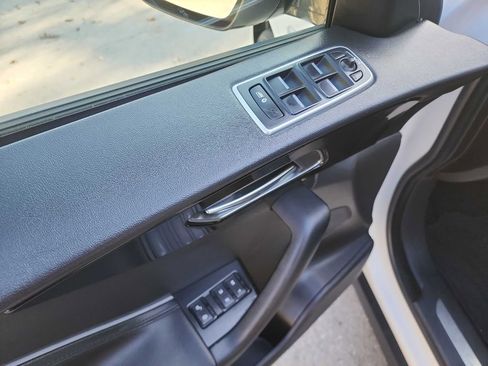 Used 2018 Jaguar F-PACE Premium image 19