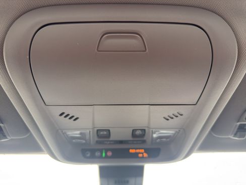 Used 2023 Chevrolet Equinox LT image 23