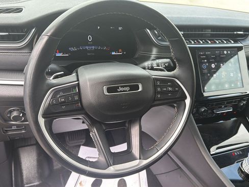 Used 2023 Jeep Grand Cherokee Laredo w/ Luxury Tech Group I AWD/4WD image 17