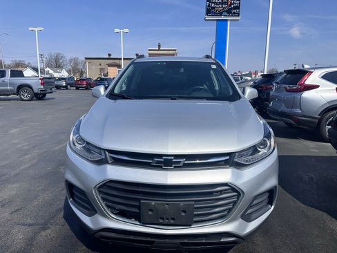 Used 2021 Chevrolet Trax LT image 2
