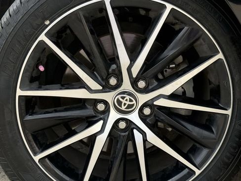 Used 2022 Toyota Camry SE FWD image 8