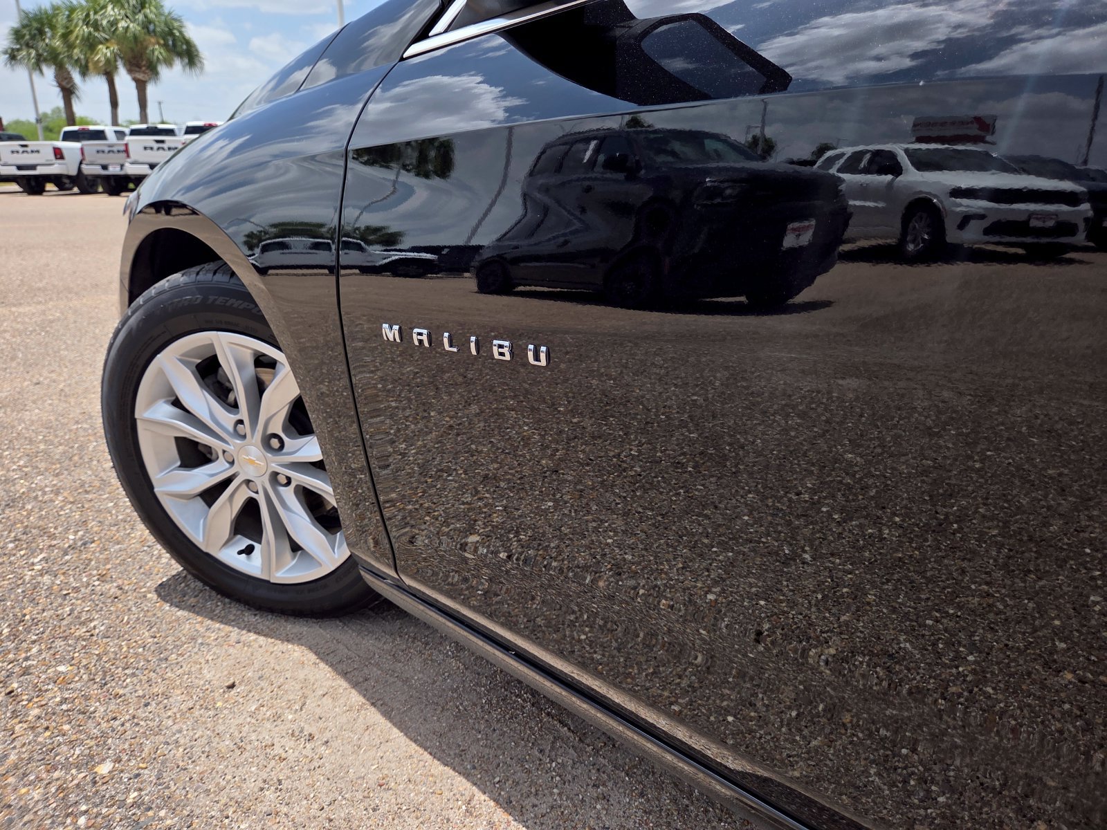 Used 2024 Chevrolet Malibu LT FWD image 11