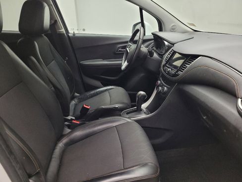 Used 2018 Chevrolet Trax LT w/ LT Convenience Package AWD/4WD image 21