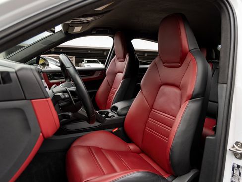 Certified 2024 Porsche Cayenne Turbo GT image 5