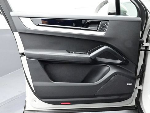 Certified 2025 Porsche Cayenne S AWD/4WD image 7
