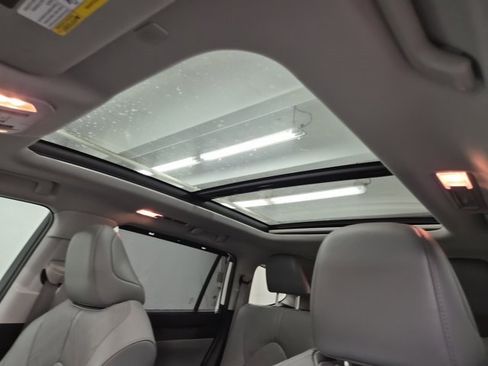 Used 2021 Toyota Highlander Platinum image 24