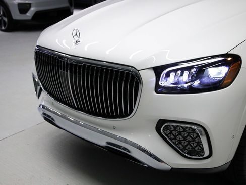 Used 2026 Mercedes-Benz Maybach GLS 600 4MATIC image 30
