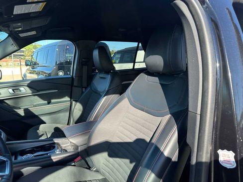 Used 2025 Ford Explorer ST-Line w/ ST-Line Street Pack image 11