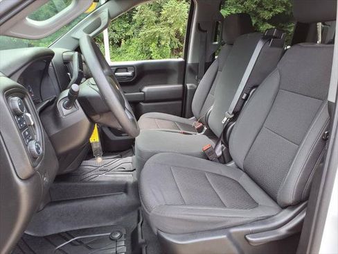 Used 2020 Chevrolet Silverado 1500 Custom w/ Custom Value Package AWD/4WD image 9