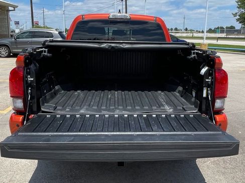 Used 2018 Toyota Tacoma TRD Off-Road w/ Technology Package RWD image 11