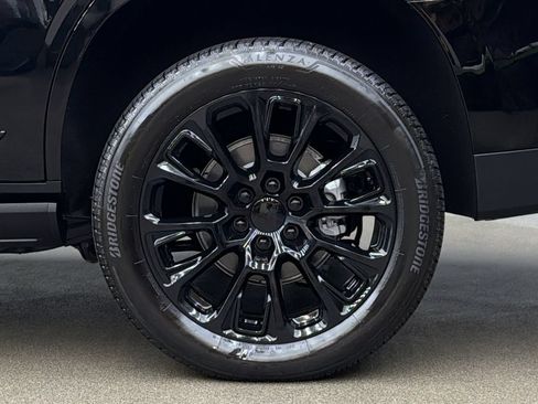Used 2026 GMC Yukon Denali w/ Sun & Power Step Package AWD/4WD image 12