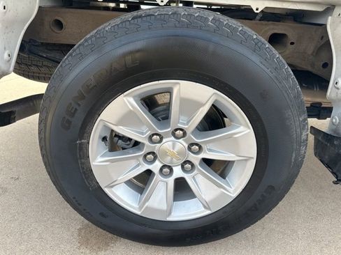 Used 2023 Chevrolet Silverado 1500 LT image 11