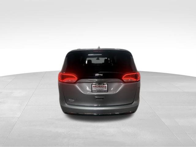 Used 2020 Chrysler Pacifica Touring-L FWD image 8