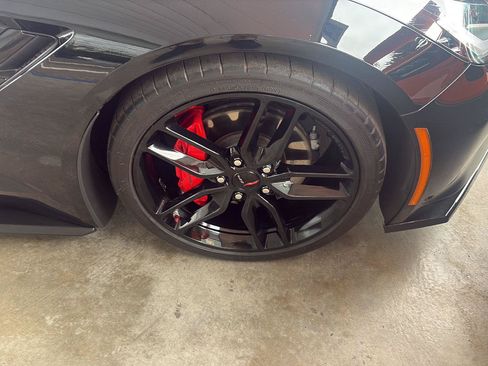 Used 2019 Chevrolet Corvette Stingray Coupe w/ Carbon Flash Badge Package RWD image 23