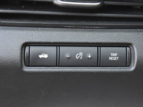 Used 2024 Nissan Altima 2.5 SV FWD image 24
