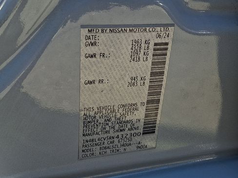 Used 2024 Nissan Altima 2.5 SR FWD image 27
