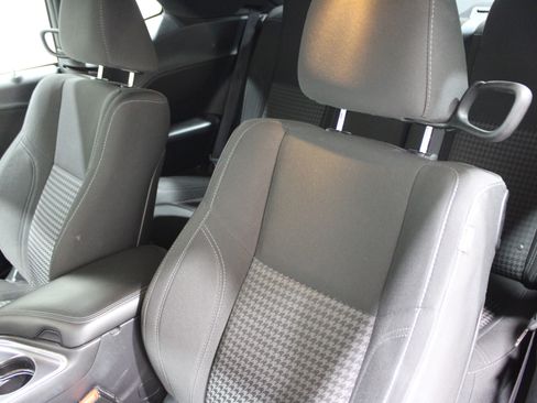 Used 2016 Dodge Challenger R/T image 5