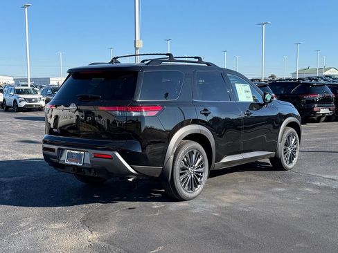 New 2026 Nissan Pathfinder SL image 4