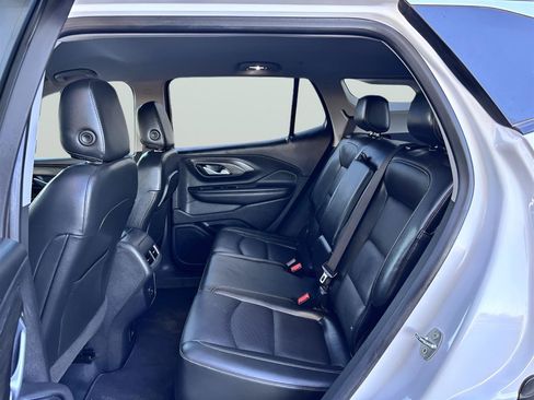 Used 2022 GMC Terrain SLT AWD/4WD image 16