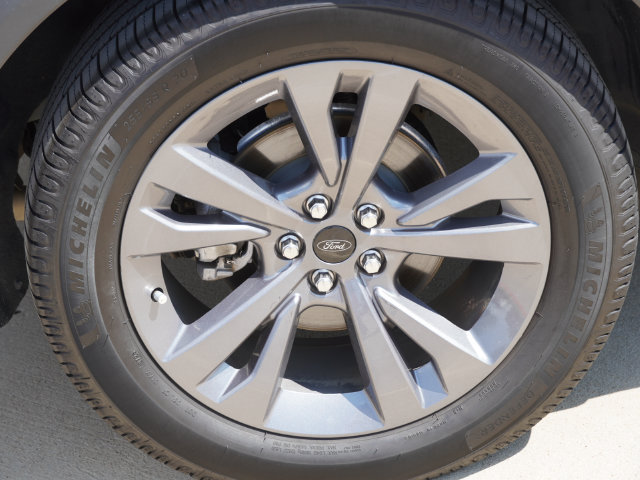Used 2022 Ford Explorer XLT w/ Equipment Group 202A RWD image 12