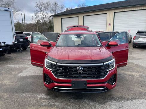 Used 2024 Volkswagen Atlas SEL Premium R-Line image 30