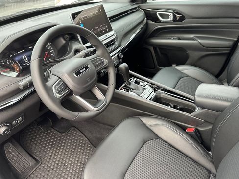 New 2026 Jeep Compass Latitude image 10