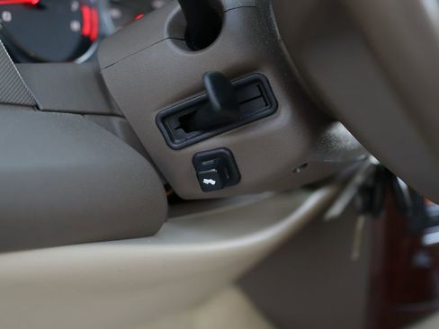 Used 2006 Cadillac SRX w/ Seating Package image 10