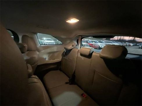 Used 2024 Toyota Sienna XLE image 30